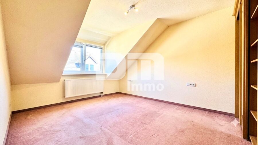 (R)erserviert!!!Exklusive Dachgeschosswohnung mit Balkon & Garage in gefragter Lage der Eichwaldsiedlung - DG Schlafzimmer